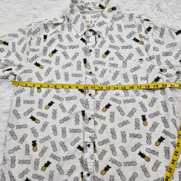 VSTR Men's White Pineapple Print Short Sleeve Button Up Shirt. Size M - Picture 8 of 8